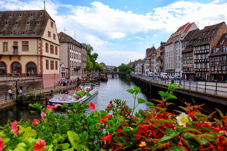 5* DELUXE AMADEUS CARA NEHİR GEMİSİ İLE “YILBAŞI” REN NEHRİ 